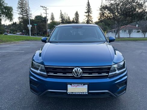 Used 2018 Volkswagen Tiguan SE w/ Panoramic Sunroof Package image 4