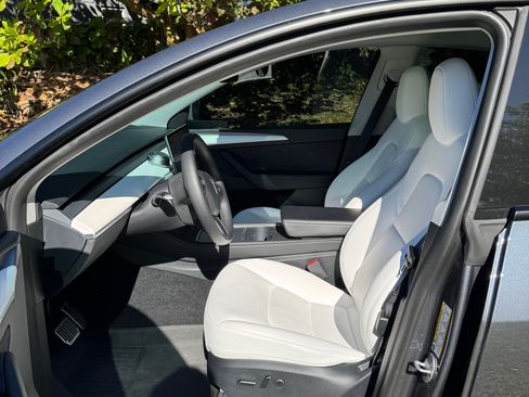 Used 2023 Tesla Model Y Long Range image 5