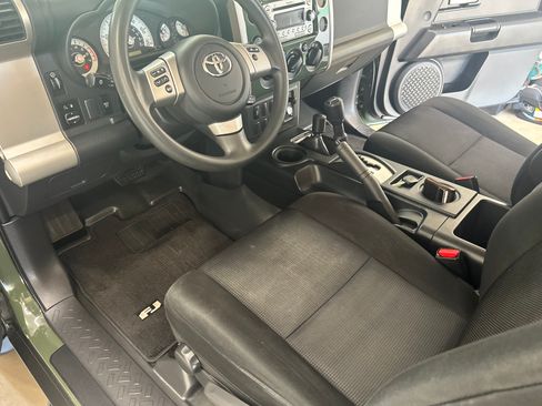 Used 2014 Toyota FJ Cruiser 4WD w/ Convenience Package image 6