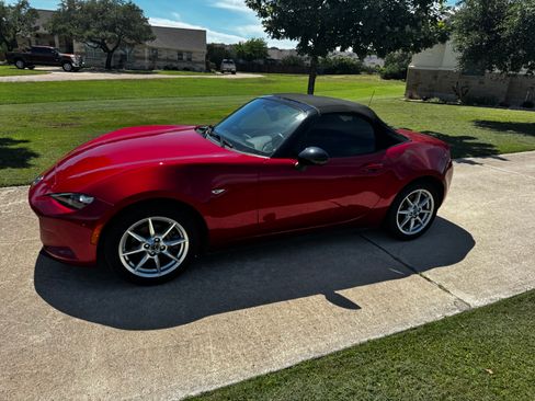 Used 2016 MAZDA MX-5 Miata Sport RWD image 1