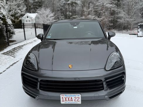 Used 2022 Porsche Cayenne Coupe image 2