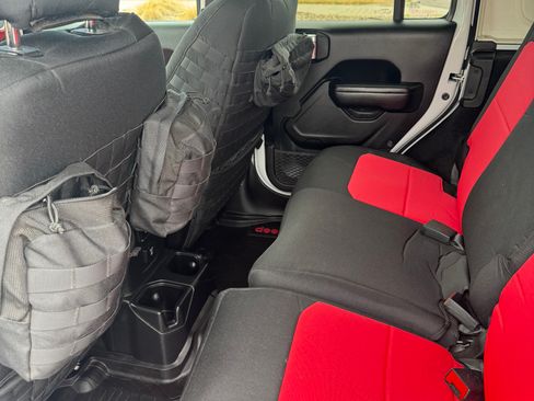 Used 2021 Jeep Wrangler Unlimited Rubicon image 14