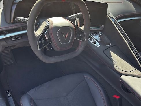 Used 2024 Chevrolet Corvette Stingray Premium Cpe w/ Z51 Performance Package image 9