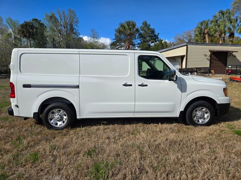 Used 2021 Nissan NV 2500 SV image 5