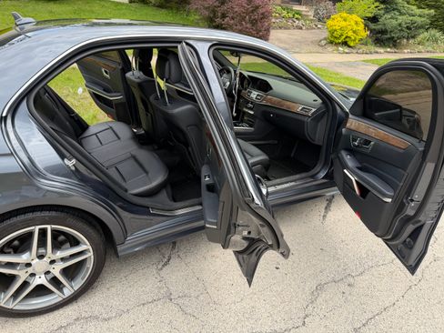 Used 2014 Mercedes-Benz E 350 4MATIC Sedan image 6