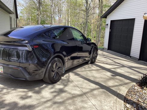 Used 2026 Tesla Model Y Long Range AWD/4WD image 14