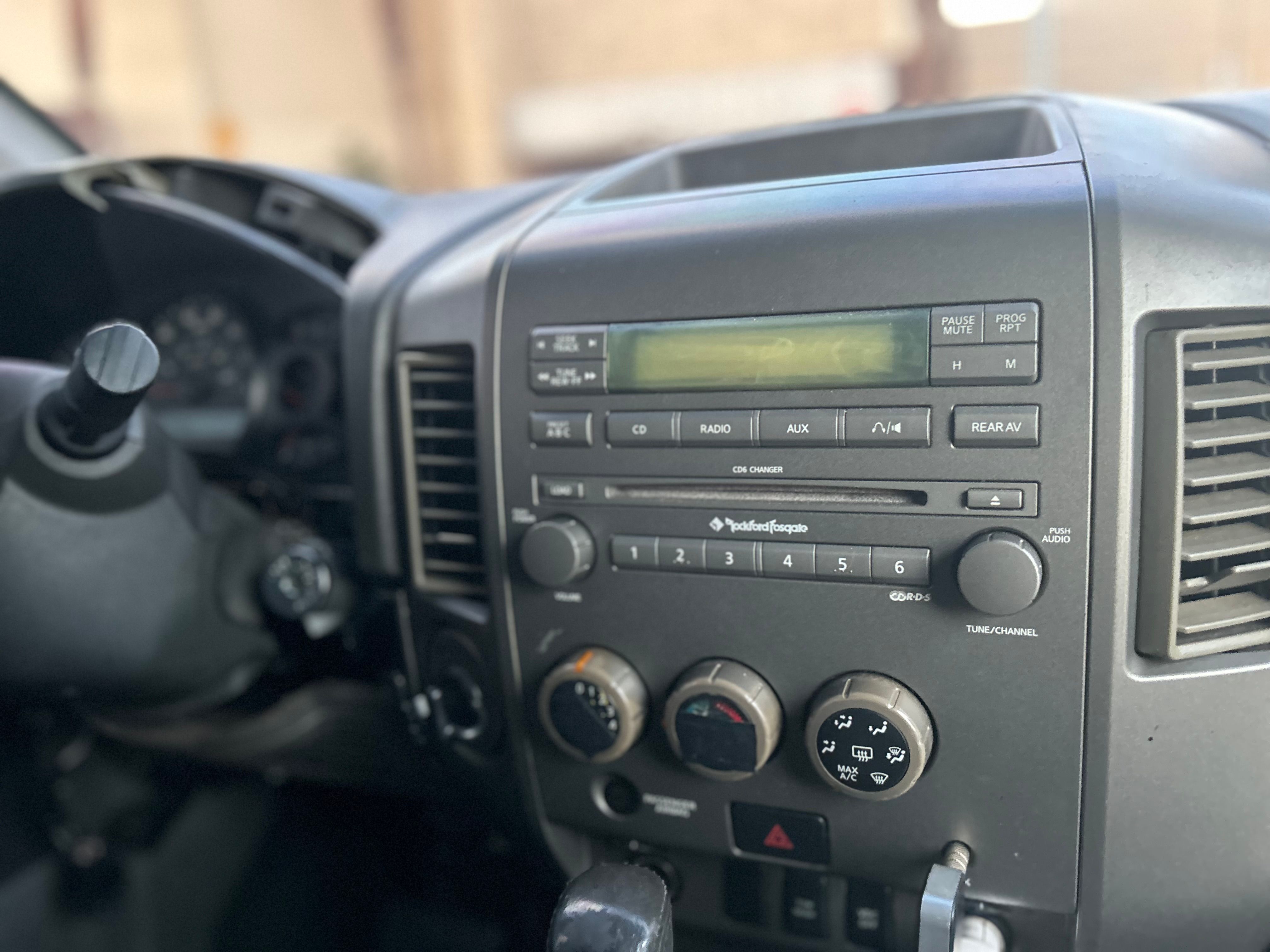 Used 2004 Nissan Titan SE RWD image 10