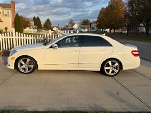 Used 2011 Mercedes-Benz E 350 4MATIC Sedan image 10