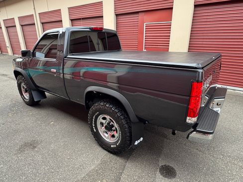 Used 1994 Nissan Pickup XE AWD/4WD image 10
