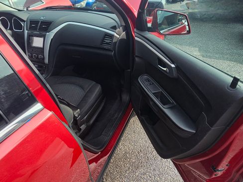 Used 2012 Chevrolet Traverse LT image 17