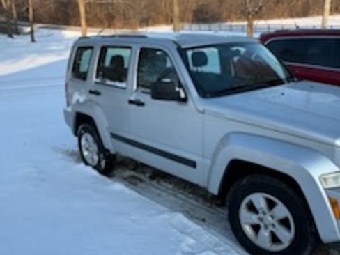 Used 2012 Jeep Liberty Sport image 9