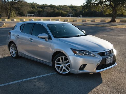 Used 2016 Lexus CT 200h 200h Hatchback 4D image 1