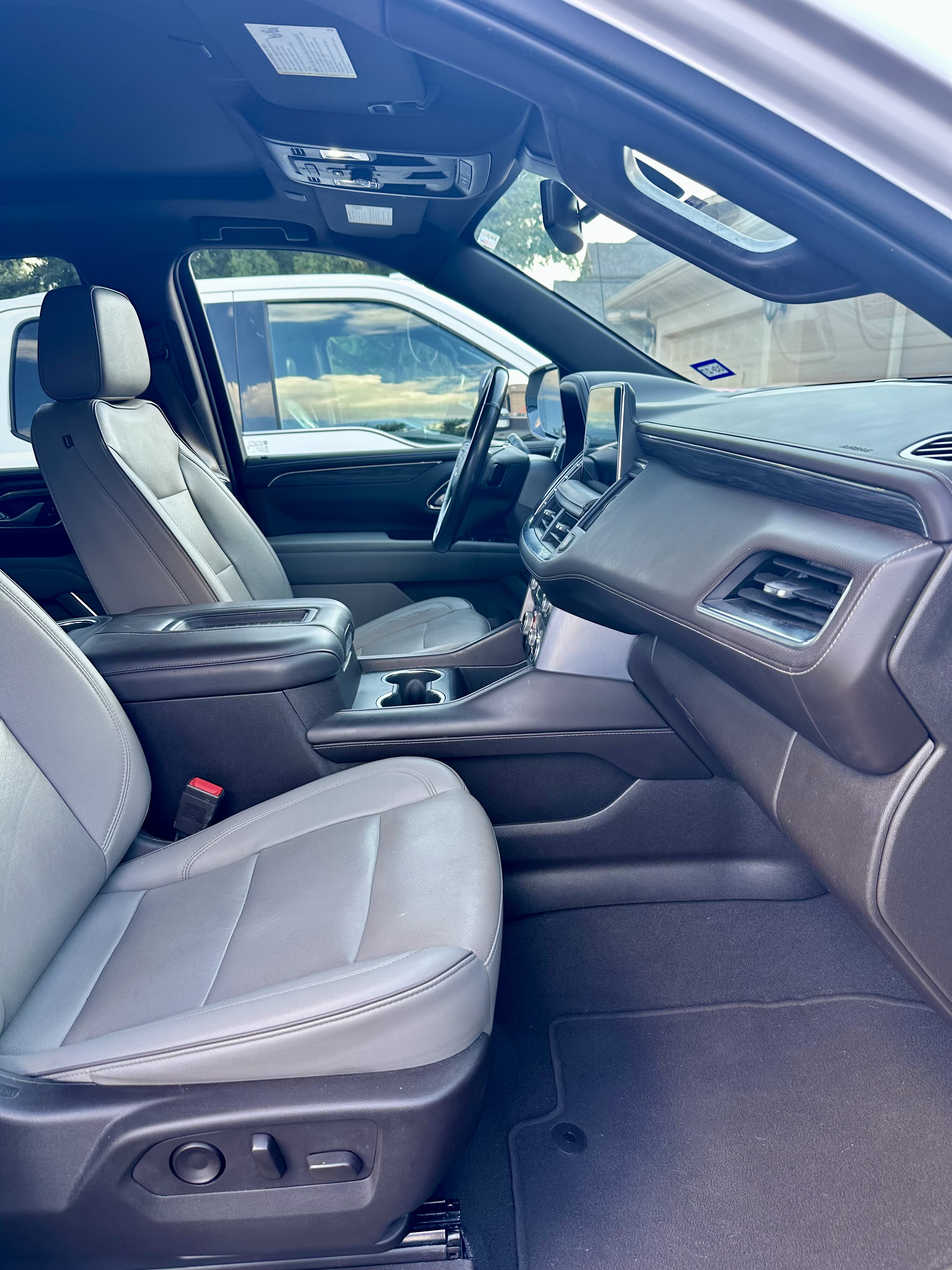 Used 2022 GMC Yukon SLT w/ SLT Premium Package AWD/4WD image 11