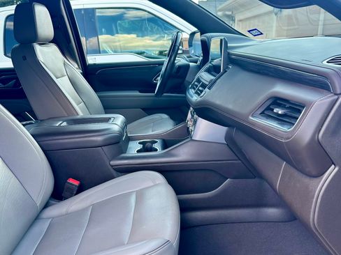 Used 2022 GMC Yukon SLT w/ SLT Premium Package AWD/4WD image 11