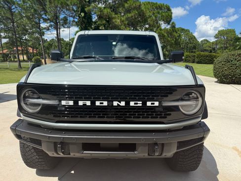Used 2022 Ford Bronco Wildtrak image 2