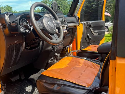 Used 2012 Jeep Wrangler Sport AWD/4WD image 16