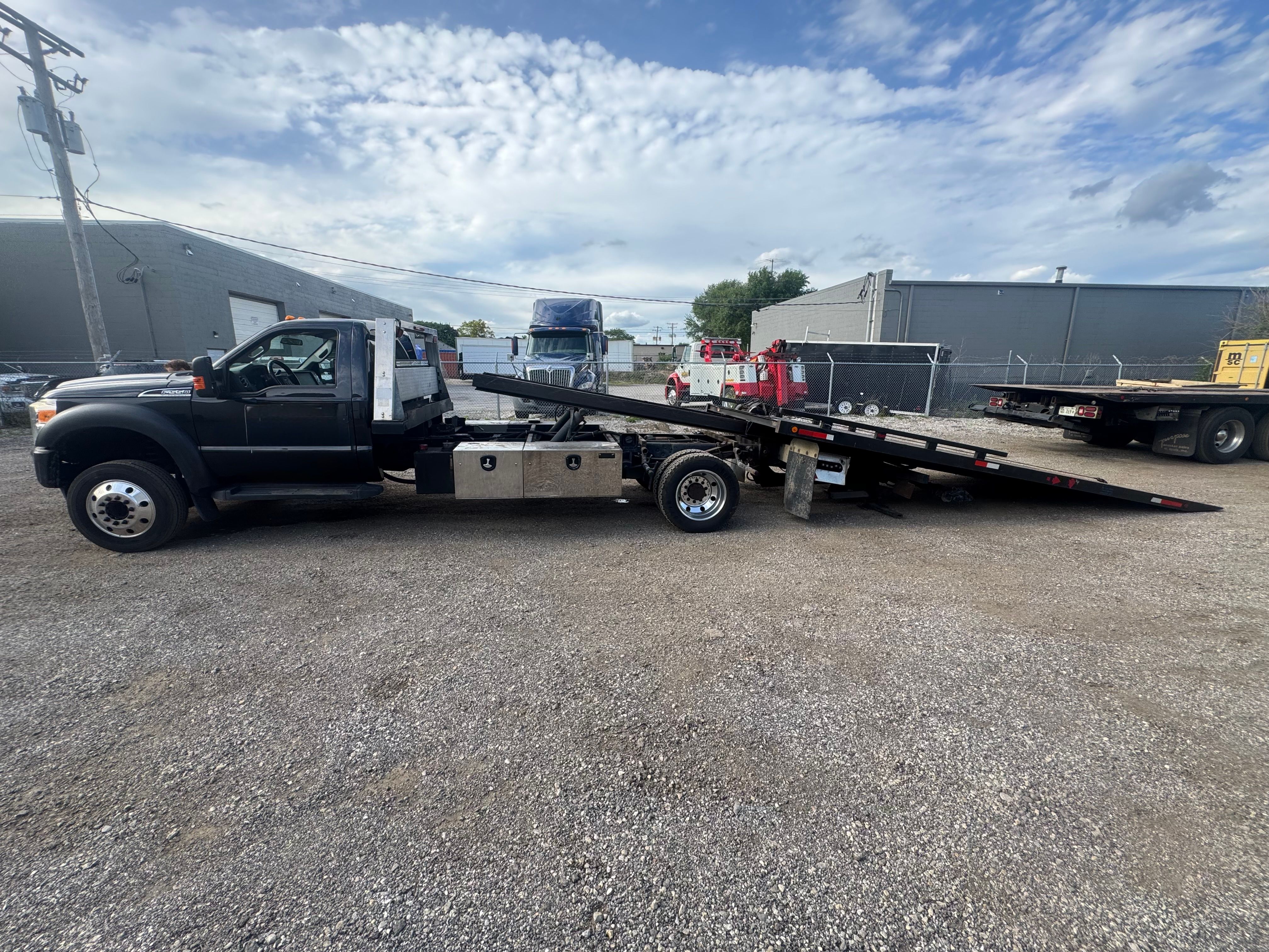 Used 2015 Ford F550 2WD Regular Cab Super Duty image 1
