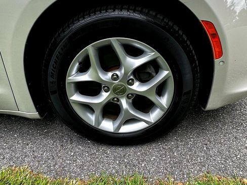 Used 2017 Chrysler Pacifica Touring-L Plus w/ Advanced Safetytec Group image 10