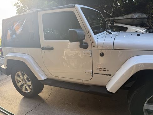 Used 2018 Jeep Wrangler Sahara w/ Dual Top Group AWD/4WD image 4