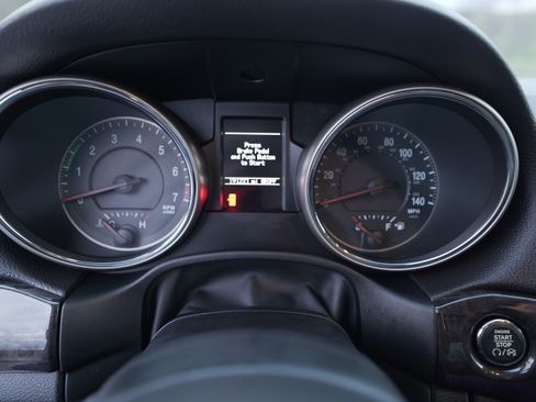 Used 2011 Jeep Grand Cherokee Laredo image 14