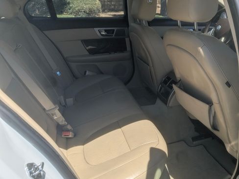 Used 2011 Jaguar XF Premium RWD image 22