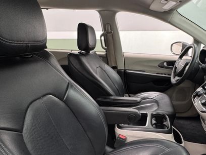 Used 2022 Chrysler Pacifica Touring-L