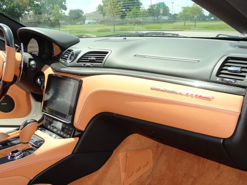 Used 2018 Maserati GranTurismo MC image 11