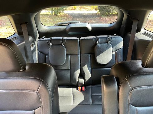 Used 2020 Ford Explorer XLT w/ Equipment Group 202A image 13