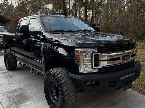 Used 2019 Ford F250 XLT image 2