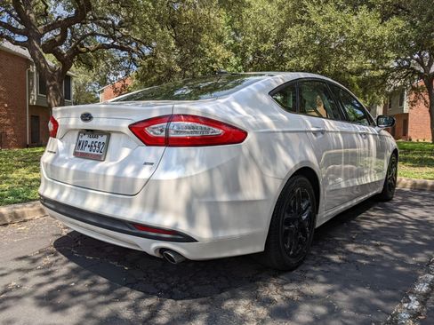 Used 2016 Ford Fusion SE FWD image 6