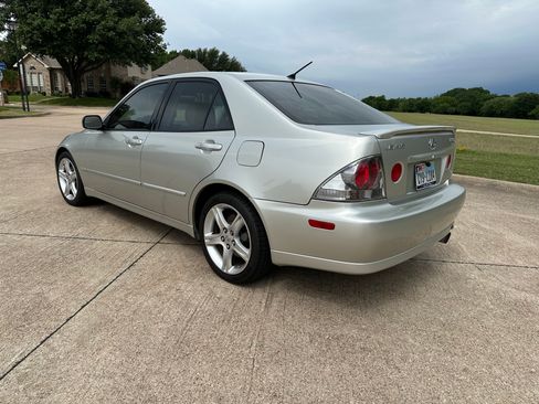 Used 2005 Lexus IS 300 RWD image 8