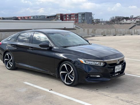 Used 2018 Honda Accord Sport image 2