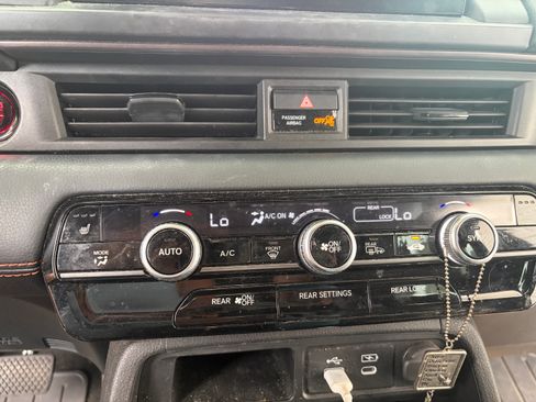 Used 2025 Honda Pilot TrailSport image 10
