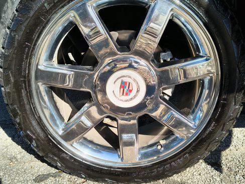 Used 2012 Cadillac Escalade Luxury image 19