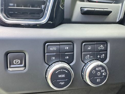 Used 2024 GMC Sierra 2500 Denali w/ Denali Reserve Package AWD/4WD image 27