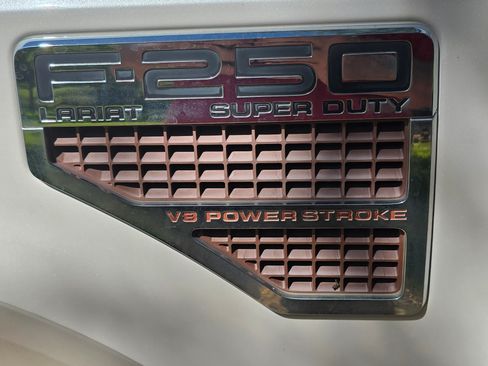 Used 2010 Ford F250 Lariat image 10