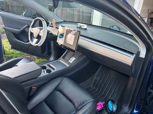 Used 2021 Tesla Model Y Long Range image 4