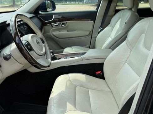 Used 2016 Volvo XC90 T6 Momentum w/ Momentum Plus Package AWD/4WD image 9