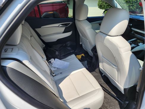 Used 2024 Buick Envision Avenir AWD/4WD image 8