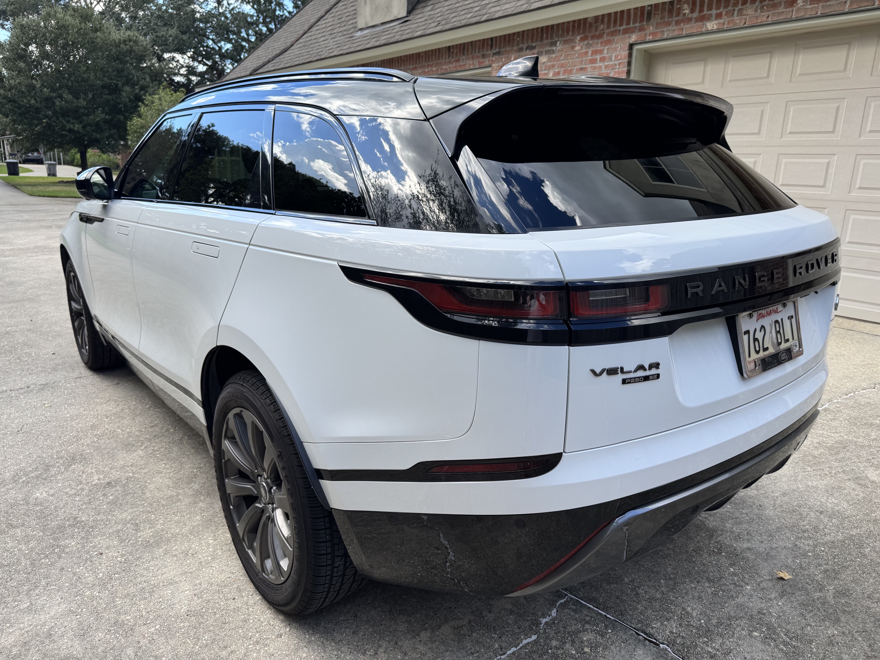 Used 2019 Land Rover Range Rover Velar R-Dynamic SE AWD/4WD image 2