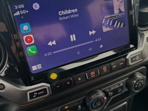 Used 2018 Jeep Wrangler Sport image 5