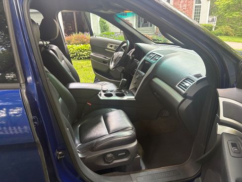Used 2013 Ford Explorer XLT AWD/4WD image 9