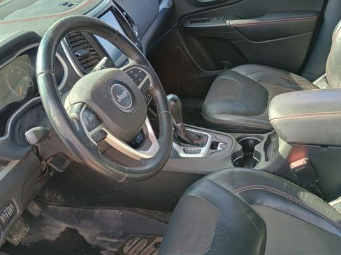 Used 2015 Jeep Cherokee Trailhawk image 8