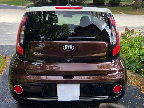 Used 2017 Kia Soul + w/ Option Group 041 image 8