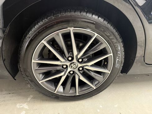 Used 2021 Toyota Camry XLE w/ Navigation Upgrade Package image 14