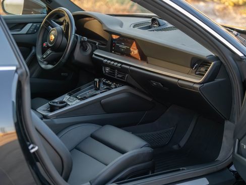 Used 2025 Porsche 911 Carrera RWD image 15