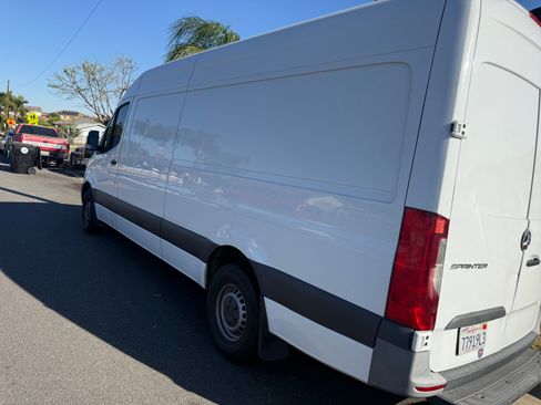 Used 2022 Mercedes-Benz Sprinter 2500 image 4