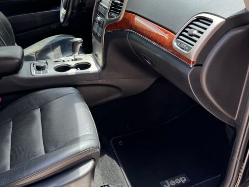 Used 2013 Jeep Grand Cherokee Limited w/ Luxury Group II AWD/4WD image 13