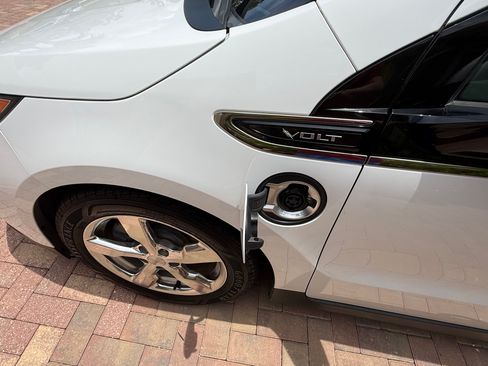 Used 2013 Chevrolet Volt Premium w/ Premium Trim Package FWD image 12