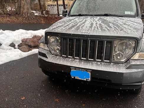 Used 2012 Jeep Liberty Sport image 1